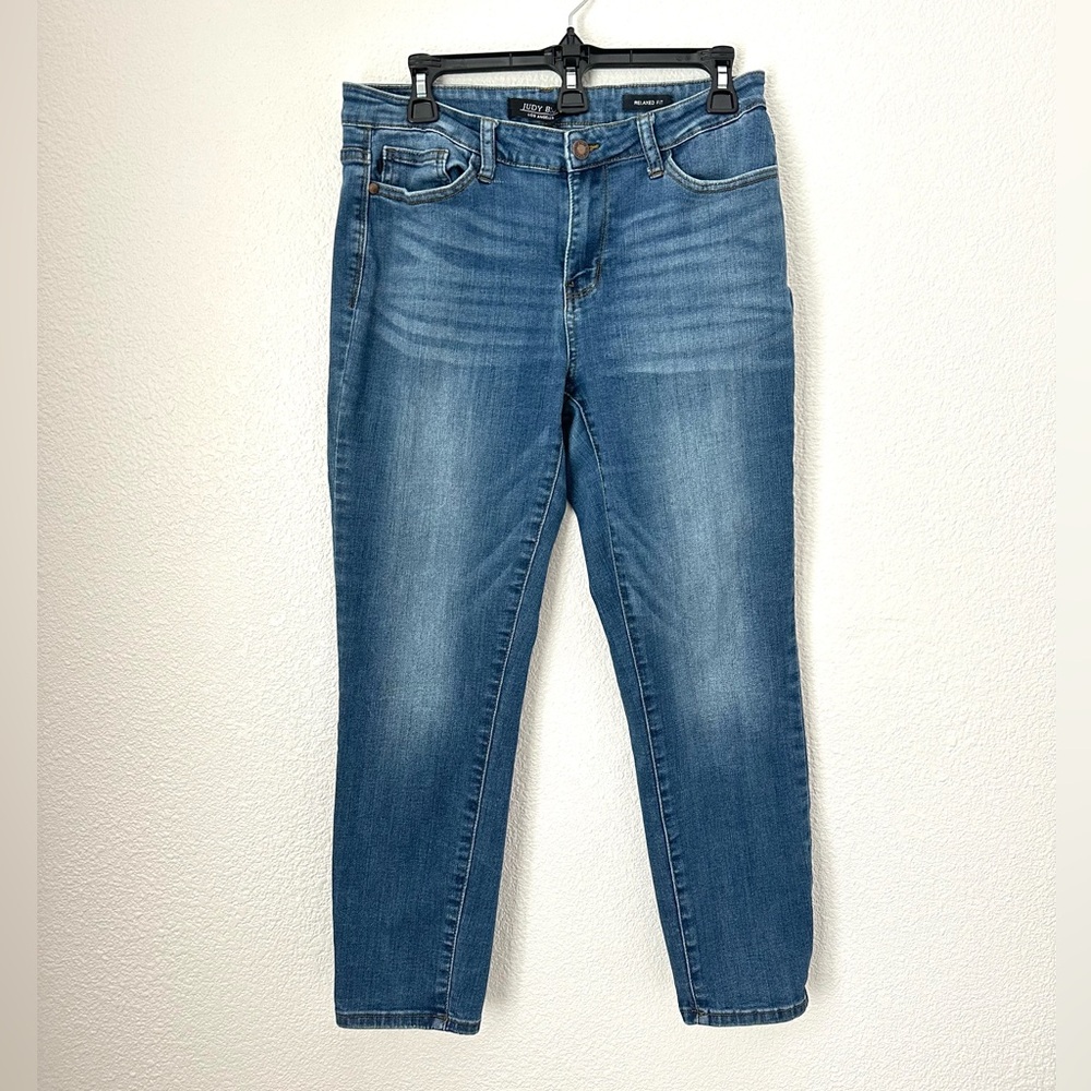 Judy Blue Jeans Women’s 31 Blue Relaxed Fit Mid Rise Medium Wash Tapered Leg